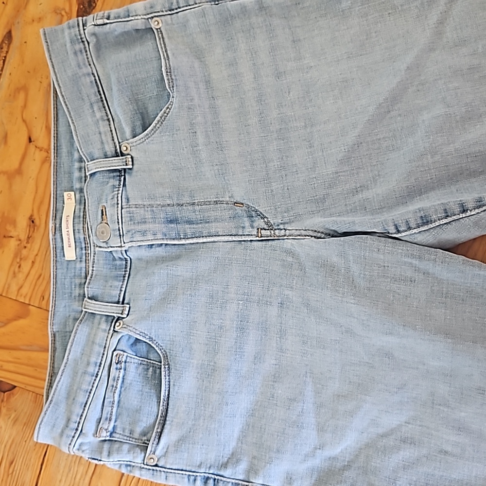 Levi's Women's Bermuda shorts EUC